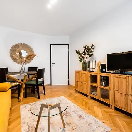Metro Swietokrzyska Boho Aesthetic Apartment Warsaw