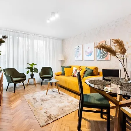 Metro Swietokrzyska Boho Aesthetic