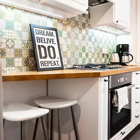 Metro Swietokrzyska Boho Aesthetic Apartmán *